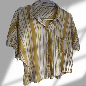 Aeropostale Cropped button up top